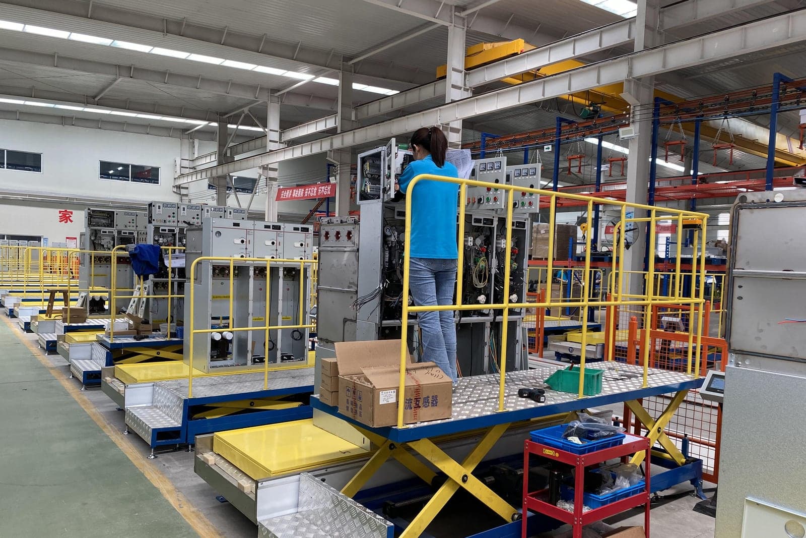 ring main unit lifting assembly workstation for switchgear manufacturing